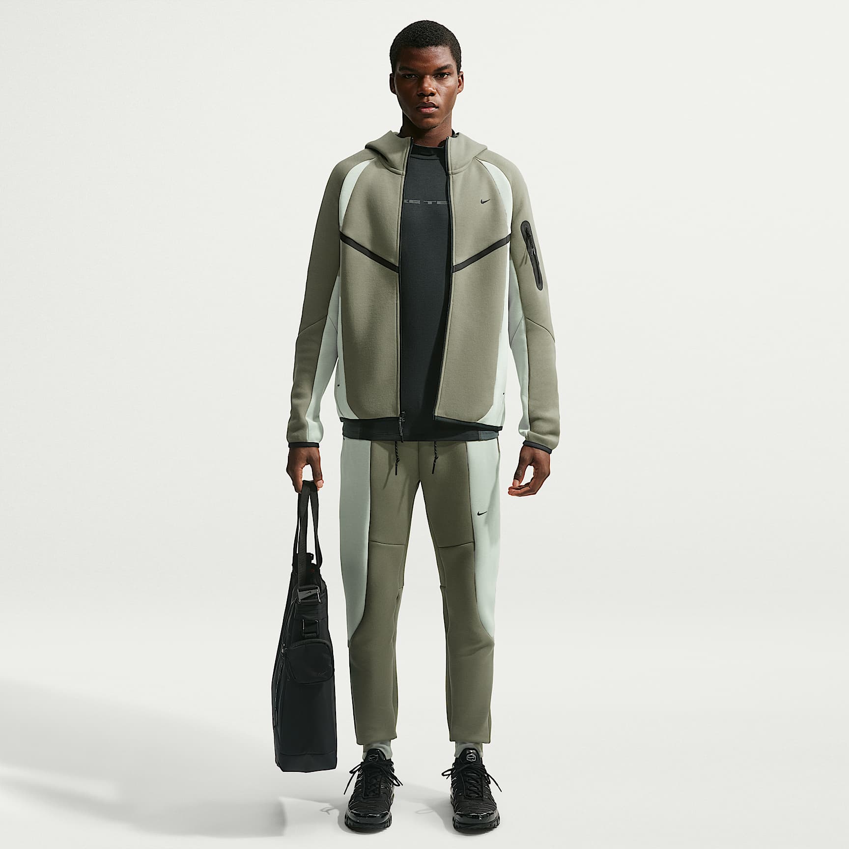 Nike Tech Men's Fleece Color-Block Joggers. Nike.com